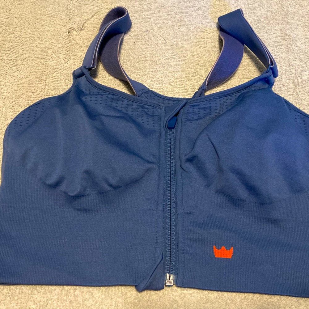 Like new SheFit Sports bra in 1Luxe